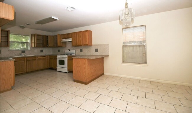 Building Photo - 6923 Cheshire Park Rd