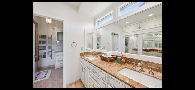 Building Photo - 52 Woodleaf Ct