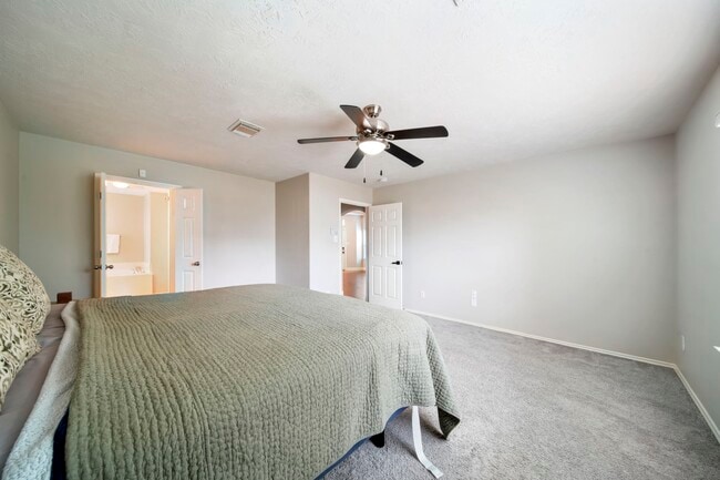 Building Photo - 18436 Sunrise Pines Dr