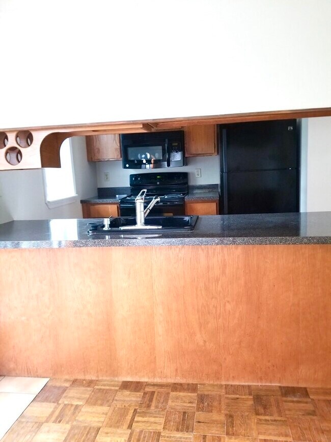 Building Photo - 60 Old Town Rd #112