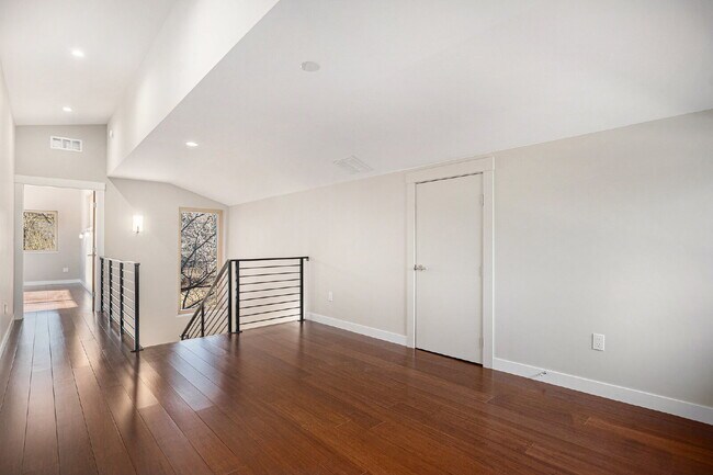 Building Photo - "Modern 4-Bed Boulder Retreat with Granite Elegance & Finished Basement!"