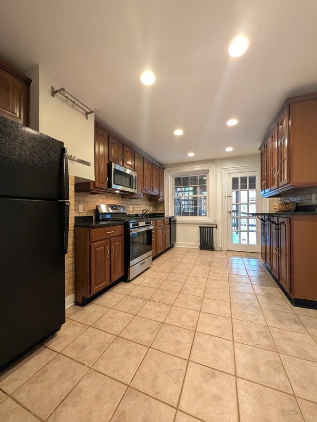 Building Photo - 136 Mercer St