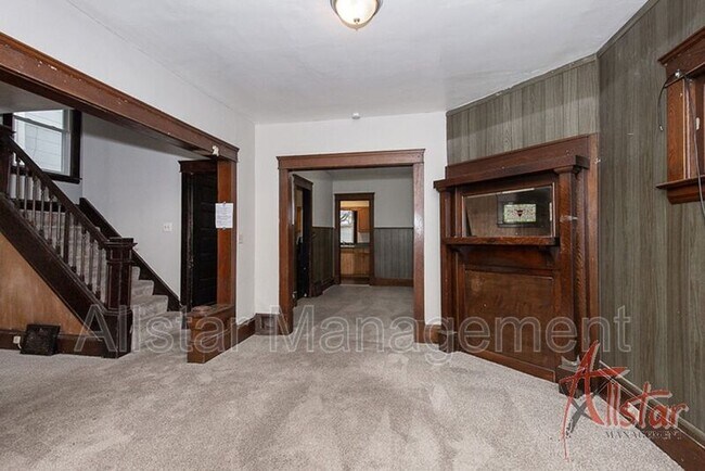 Building Photo - 2045 W 89th St