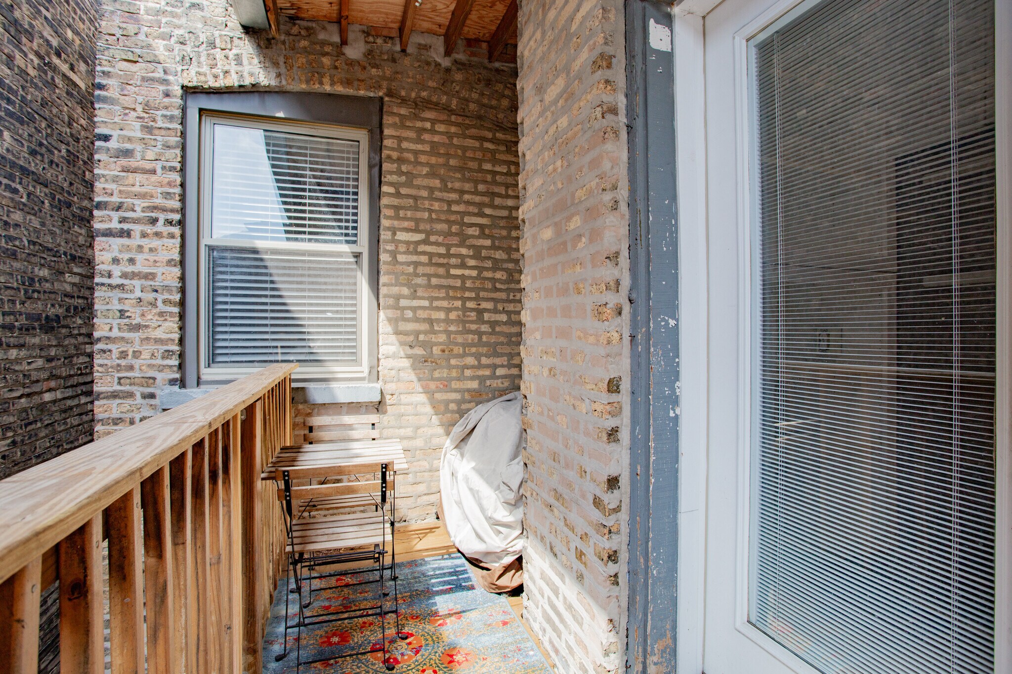 Building Photo - 1362 W Greenleaf Ave