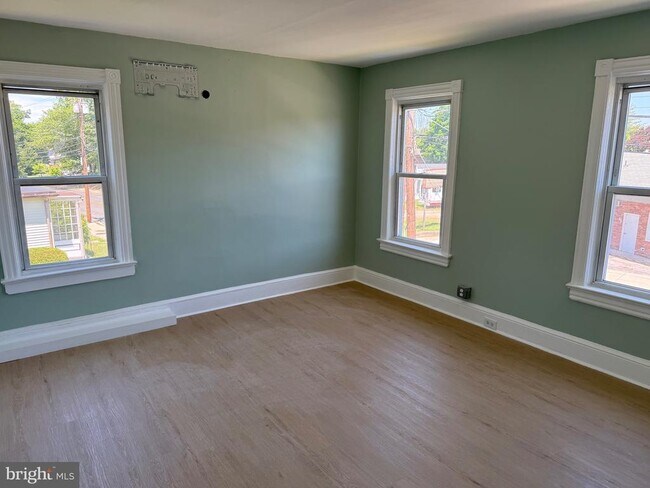 Building Photo - 905 Stone Rd