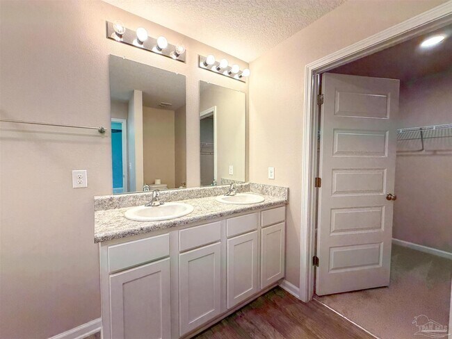 Building Photo - 7305 Lakeside Oak Ct