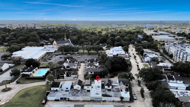 Building Photo - 18209 Vinland Dr