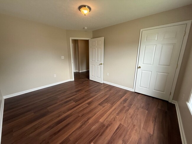 Building Photo - Beautiful 3 Bedroom 2 bath home