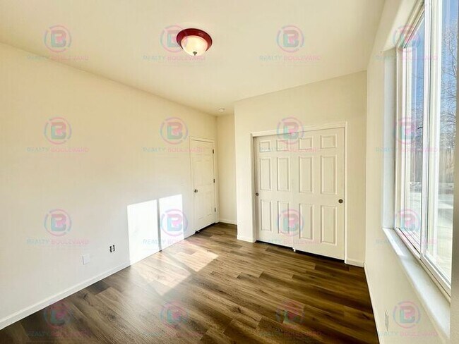 Building Photo - 1/2 Month Free - Look & Lease Same Day!!! Spacious 4-Bedroom 3 Bath, 3 Car Garage Home with Loft,...