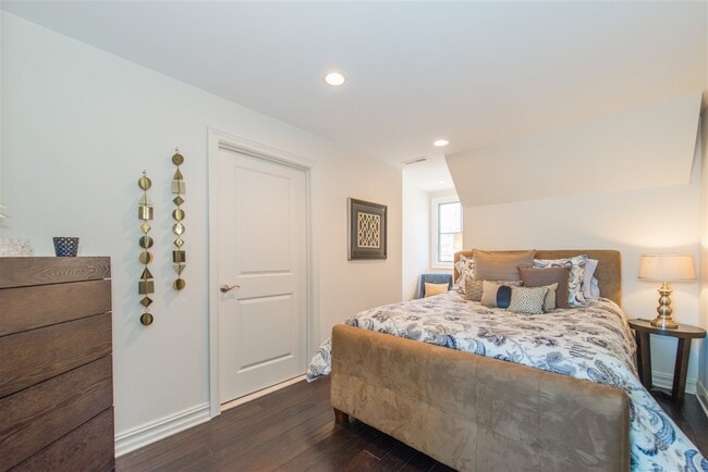 Building Photo - 8 Regency Pl