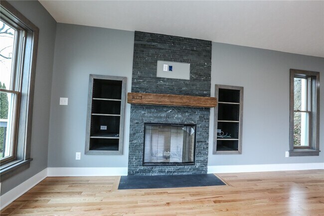 Building Photo - 1370 Bay Shore Blvd