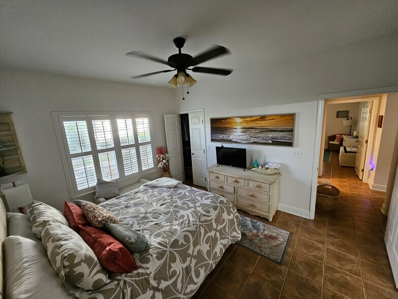 rear beedroom - 140 Veracruz Dr