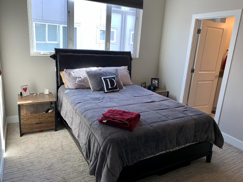 Building Photo - 2815 W 25th Ave