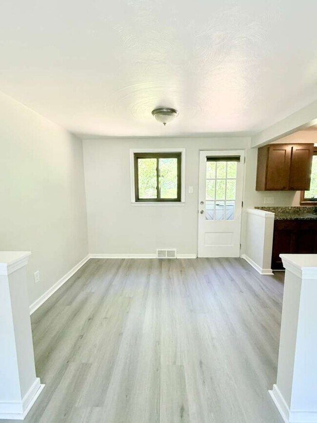 Building Photo - Fabulous 3 bed 1 bath House in Penn Hills