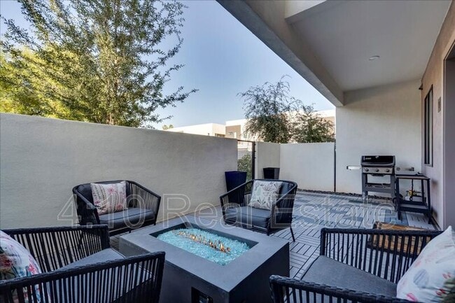 Building Photo - 1111 E Missouri Ave