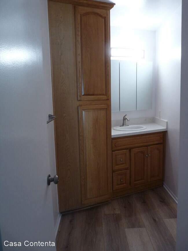 Building Photo - 8780 Shoreham Dr