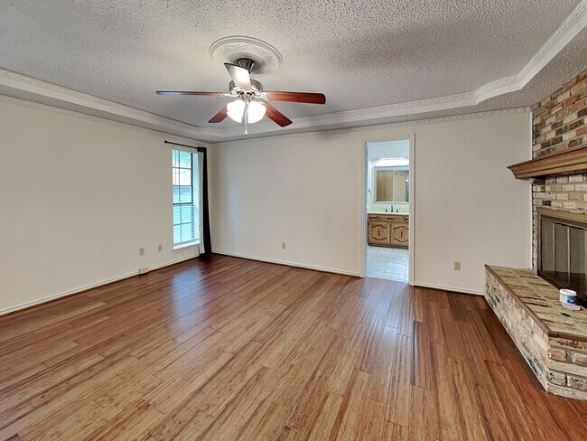 Building Photo - 205 Woodpark Ln