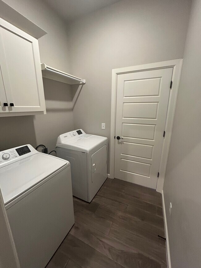 Building Photo - 9101 Poppey Pl