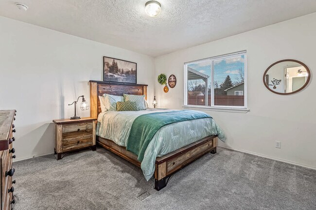 Building Photo - 727 W Clark Ave