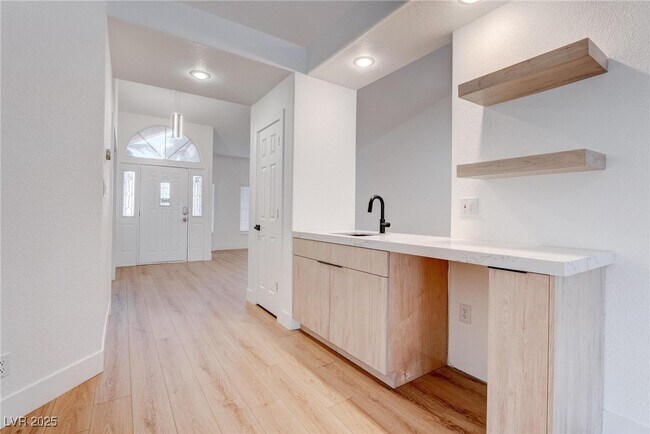 Building Photo - 8608 Highacre Dr