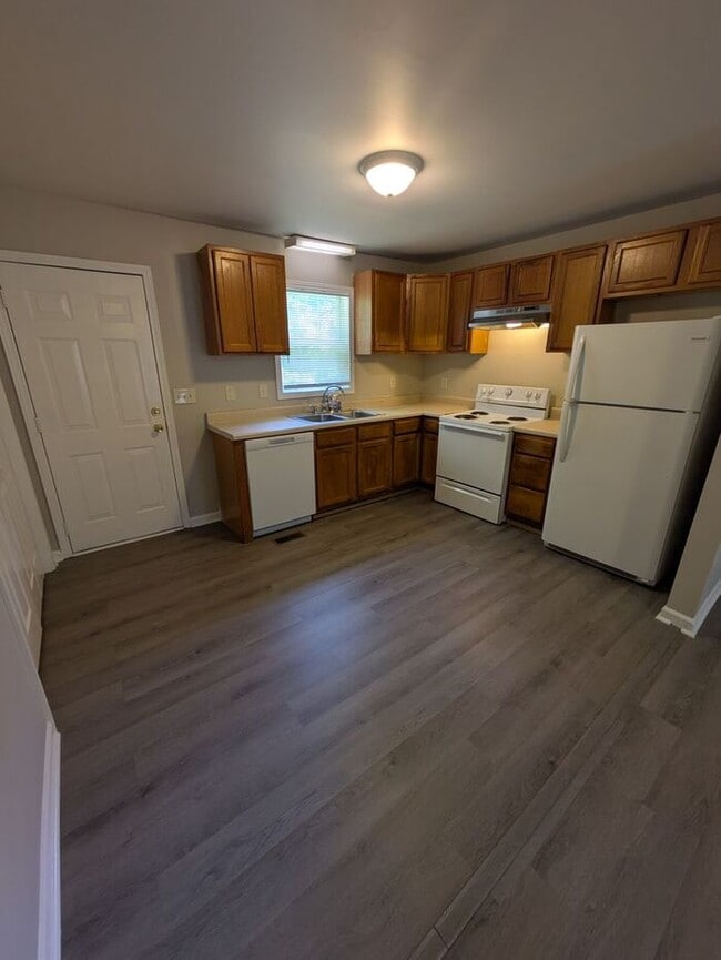 Building Photo - 2BD/1BA Unit in Newton