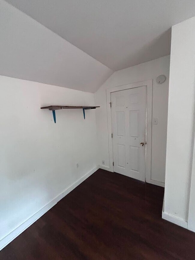 Building Photo - 405 - BEAVER DUPLEX