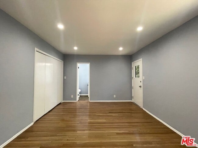 Building Photo - 7330 W 89th St