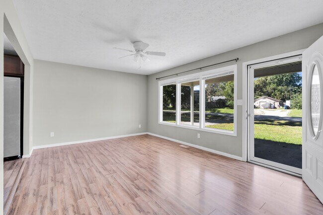 Building Photo - Donerail Way