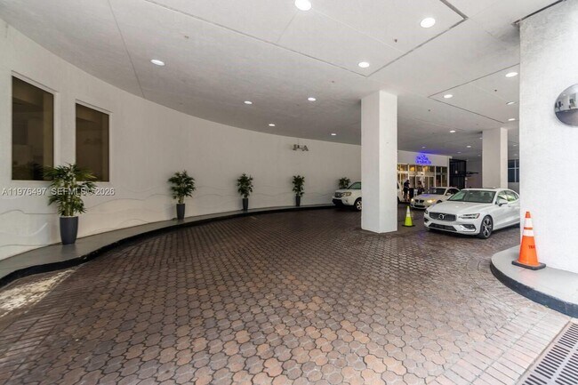 Building Photo - 1200 Brickell Bay Dr