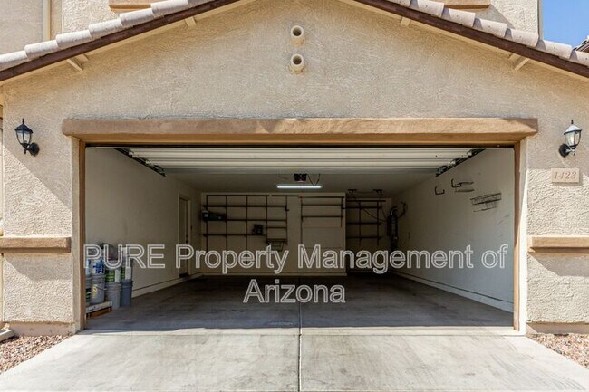 Building Photo - 1423 N Balboa