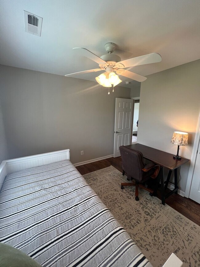 Building Photo - 3 bedroom/1 bathroom home in Central, SC