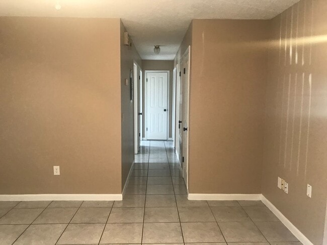 Building Photo - Charming 3 bedroom/1.5 bath Fenced Home in St.Cloud