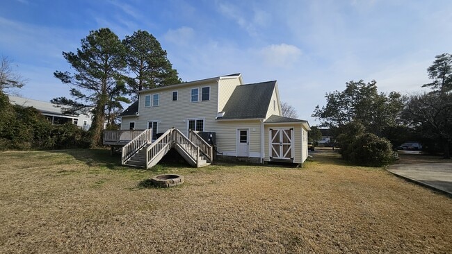 Building Photo - 1095 Burnside Rd