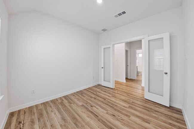 Building Photo - 17027 Lilac Paxton Ln