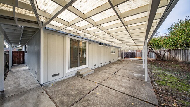 Building Photo - 493 Landsdown Cir