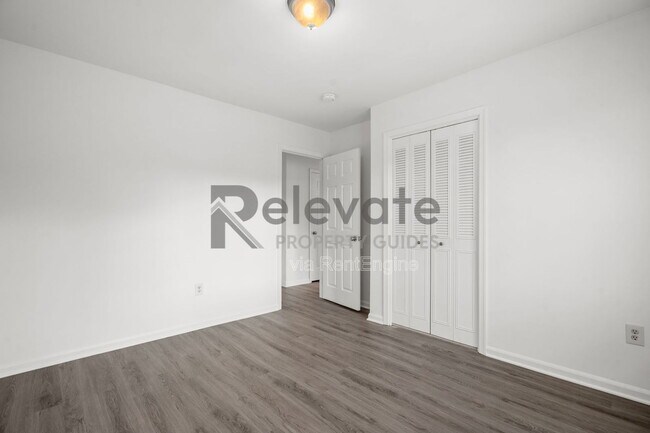 Building Photo - 402 Dupuy Ave