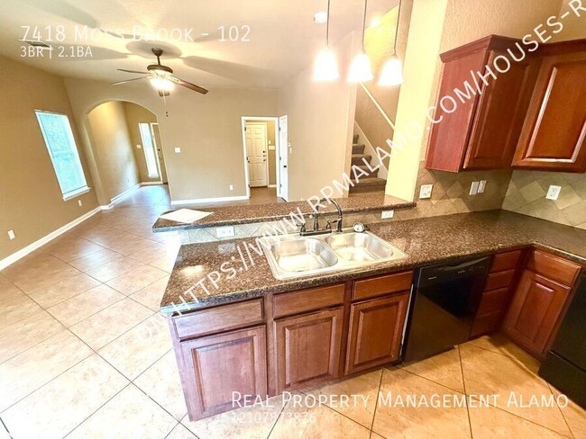Building Photo - 7418 Moss Brook Dr