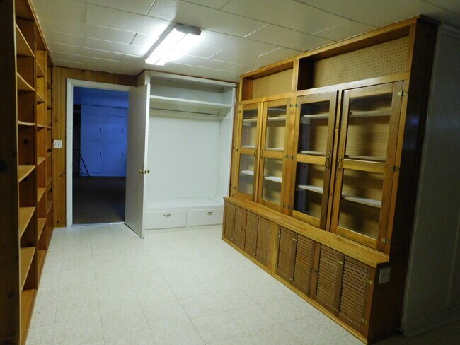 Building Photo - 4Bd/1.5Ba Two Story Home - Available soon!