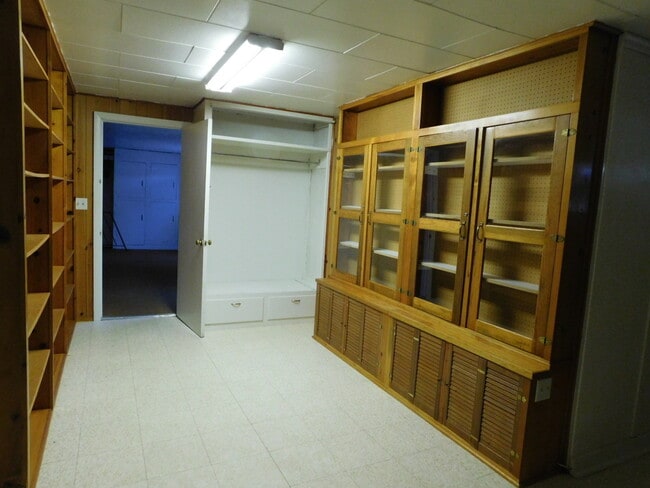 Building Photo - 4Bd/1.5Ba Two Story Home - Available to View!