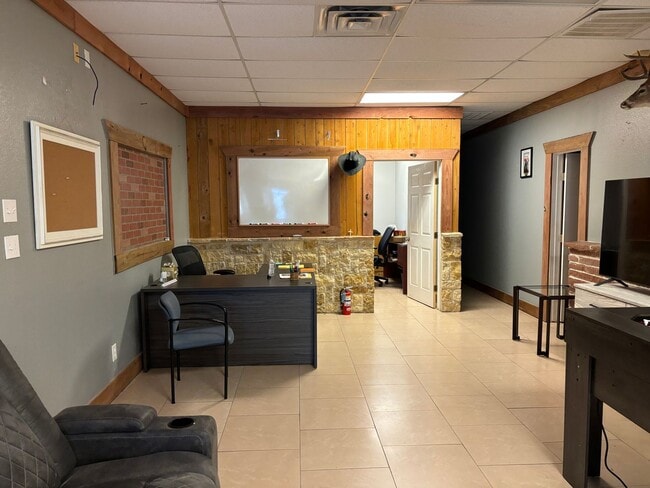 Building Photo - Affordable, Unique 3 bedroom