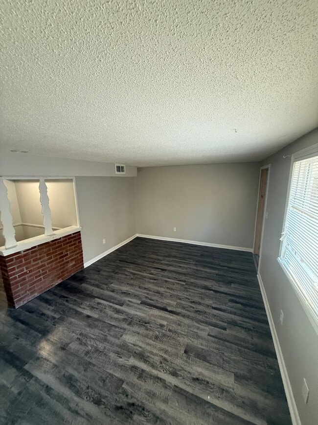 Primary Photo - 903 1/2 Fredrick St