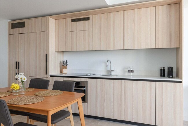 Building Photo - 225 N Miami Ave