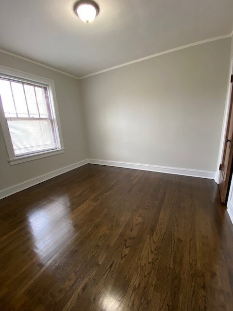 Building Photo - 5544 W Leland Ave