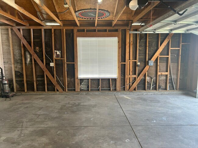 Garage - 45408 17th St E