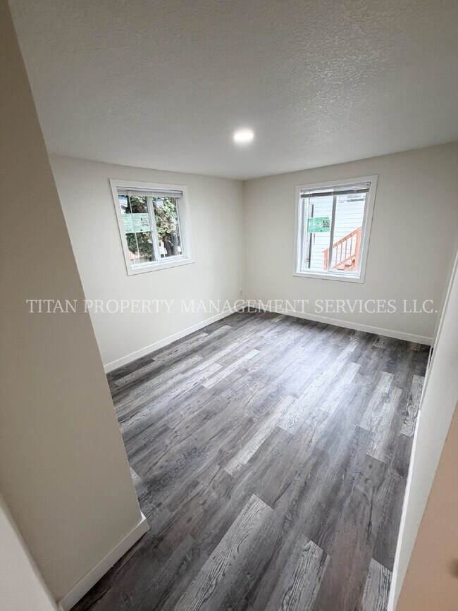 Building Photo - 1135 13th St NE