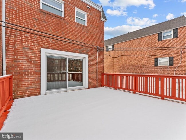 Building Photo - 3321 Fairdale Rd