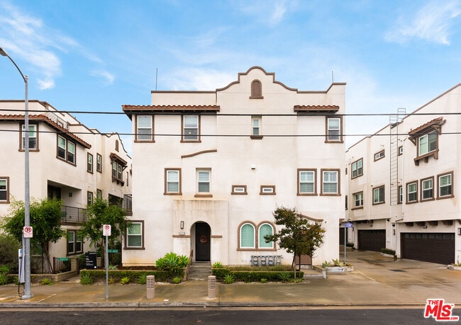 Building Photo - 5053 Echo St