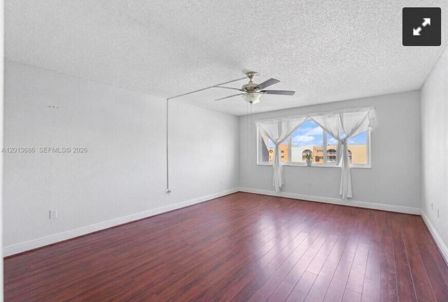 Building Photo - 6950 Miami Gardens Dr