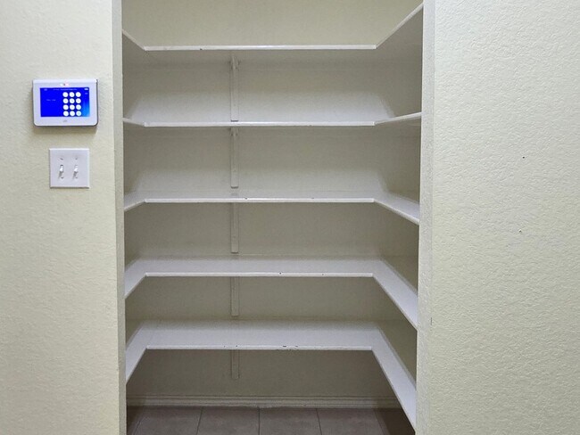 Building Photo - 2405 S Clear Creek Rd