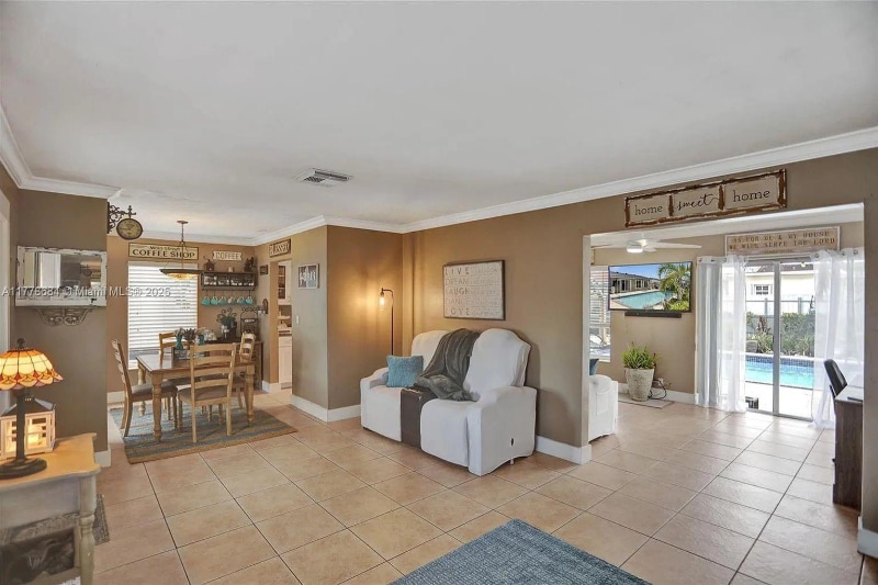 Building Photo - 848 Brickell Key Dr